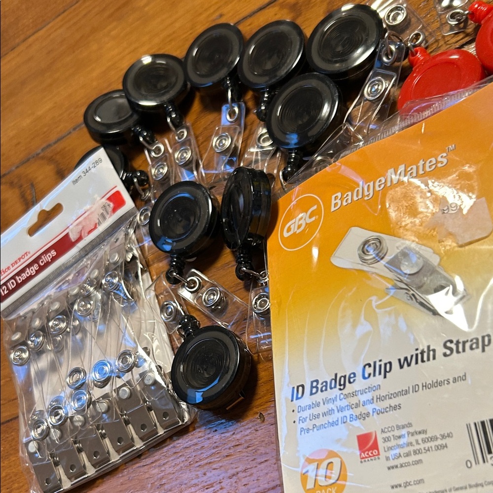 34 Badge Clips